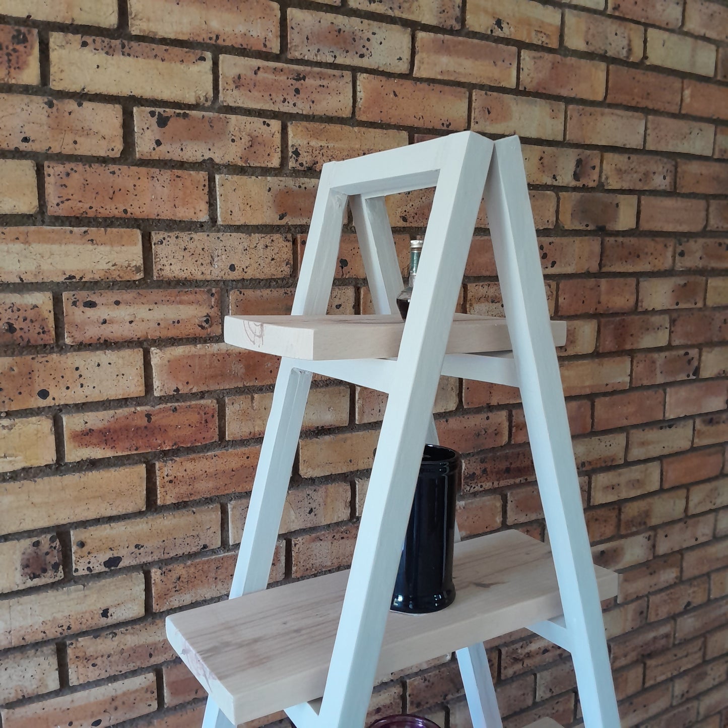 Minimal Pinewood Ladder Shelf